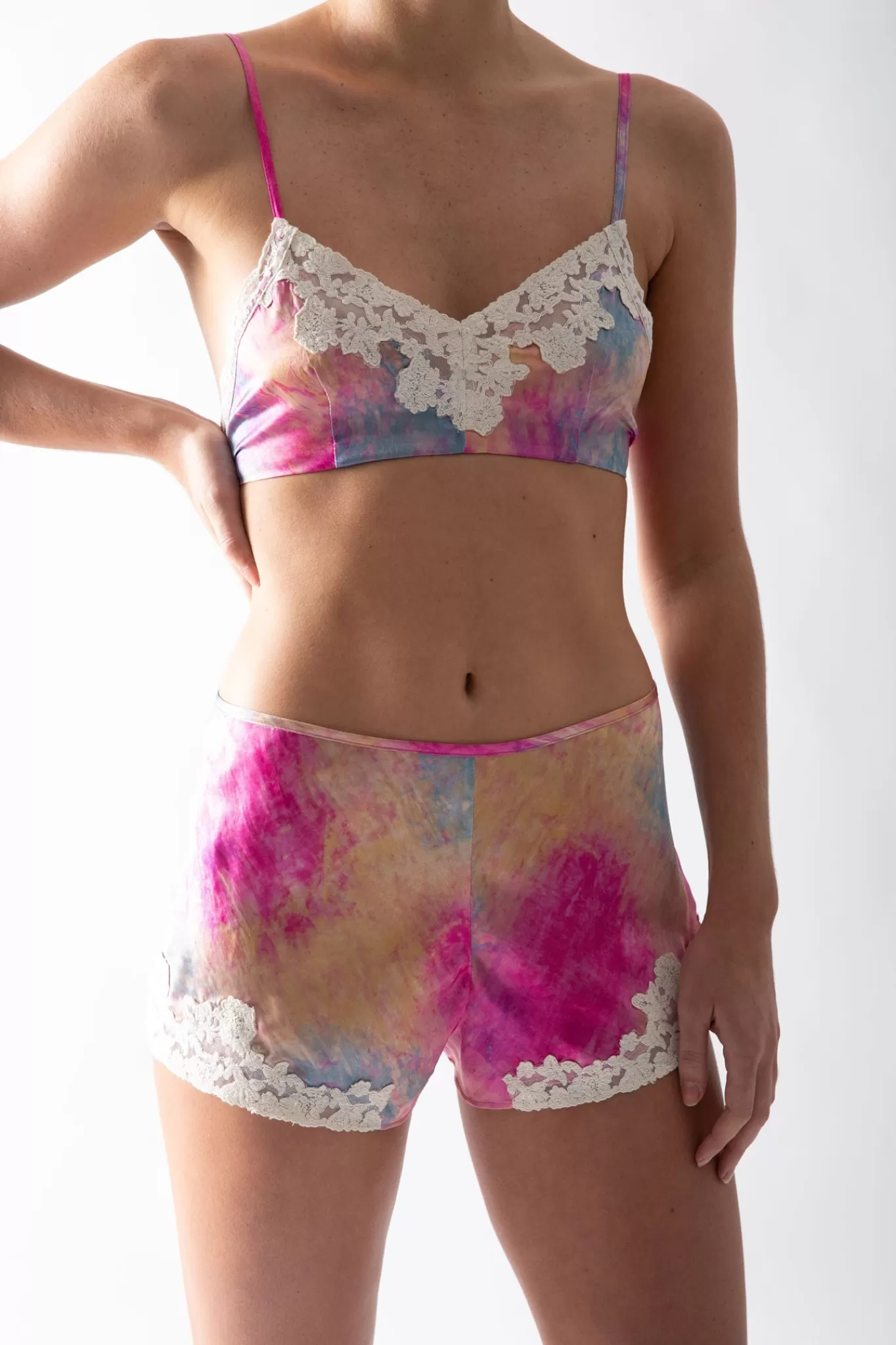 Nova Scalloped Lace Silk Shorts>Miguelina Online